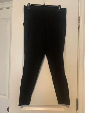 Athleta Black Salutation Stash Tight Leggings Sz L, 25in, GUC